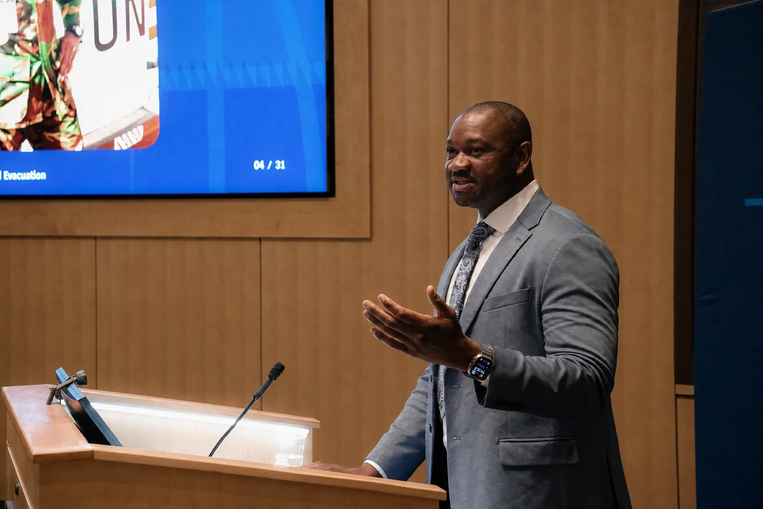 Dr Banda Khalifa speaking to a professional audience
